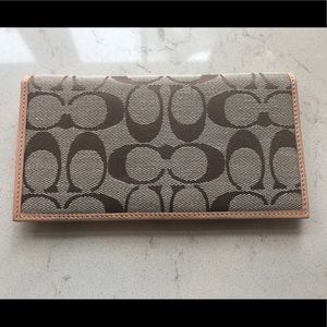 ✨NWOT✨Coach Checkbook Cover